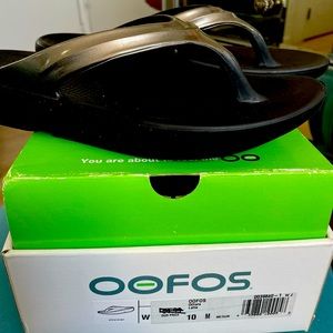 Oofos Flops